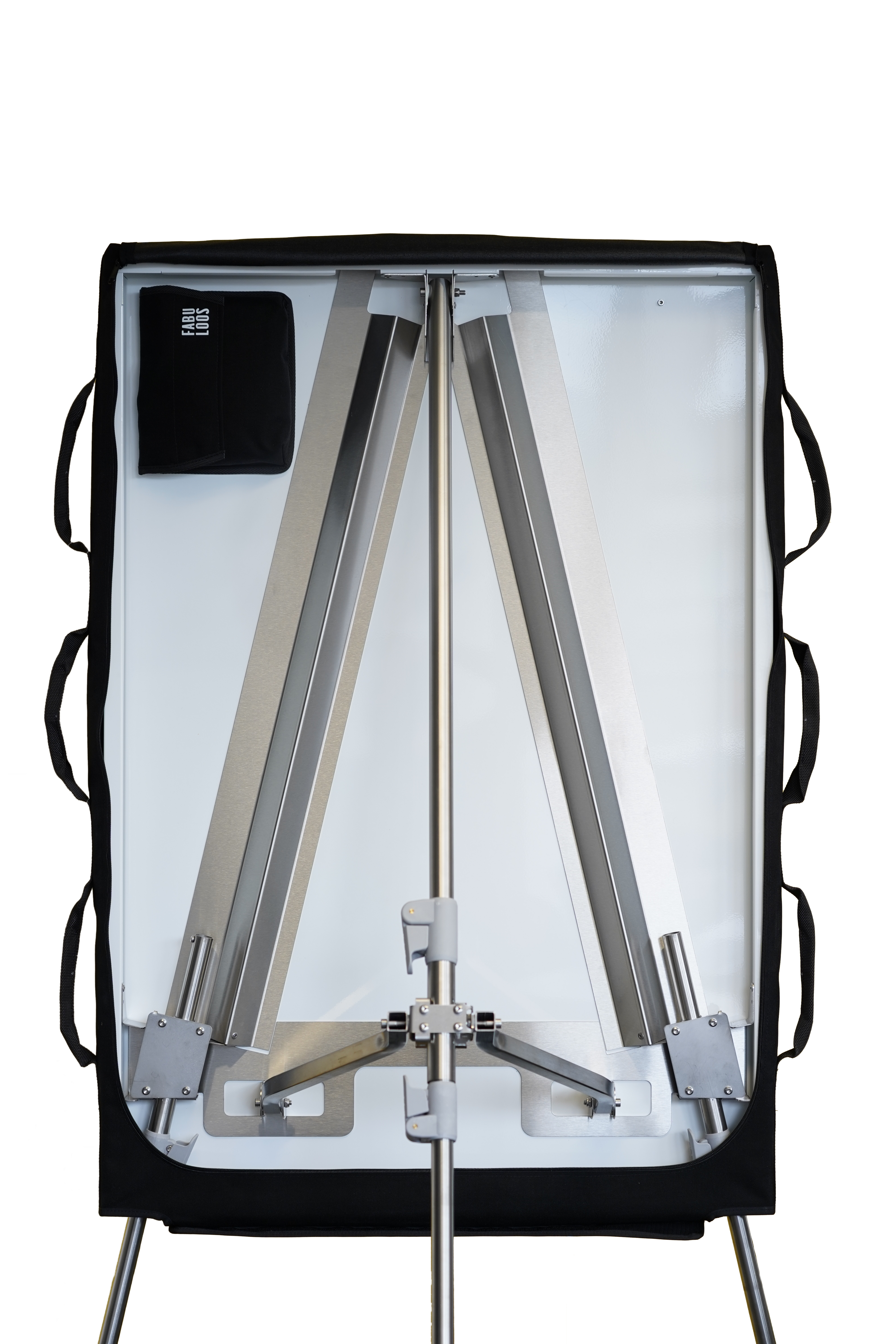 Stifttasche magnetisch an der Rückseite des Flipchart OPERATOR